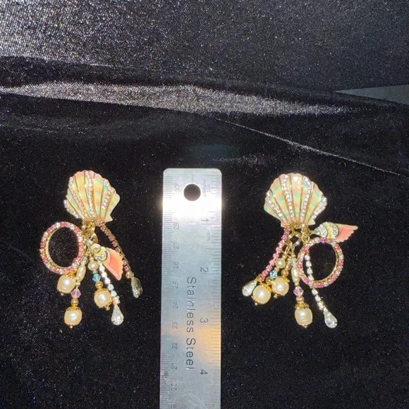 LATR RARE!! Beautiful Lunch at the Ritz Seashell earrings - Picture 6 of 12